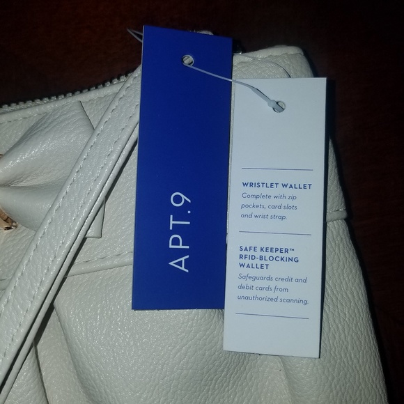 NWT Apt 9 wallet - Picture 2 of 6